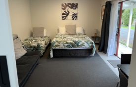 Queen/Single Ensuite